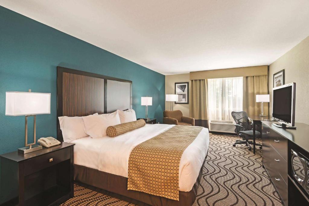 La Quinta by Wyndham Boise Towne Square photo