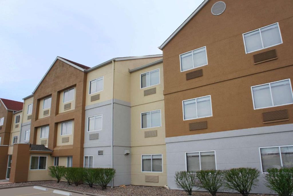 an image of an apartment building at La Quinta by Wyndham Emporia in Emporia