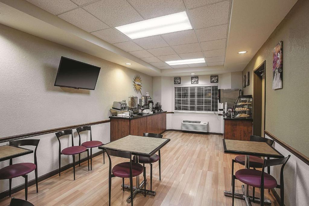La Quinta by Wyndham Davis photo