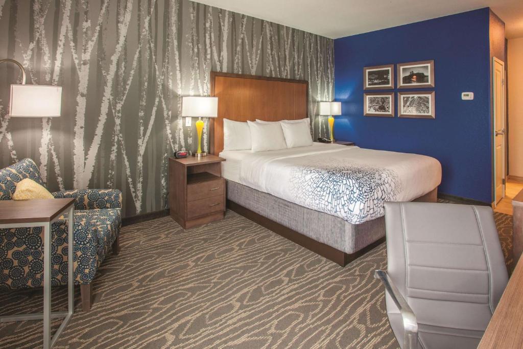 La Quinta by Wyndham Duluth photo