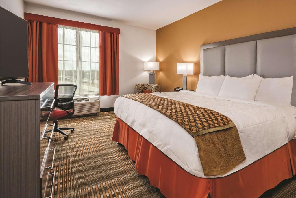 La Quinta by Wyndham San Antonio by Frost Bank Center - King Room
