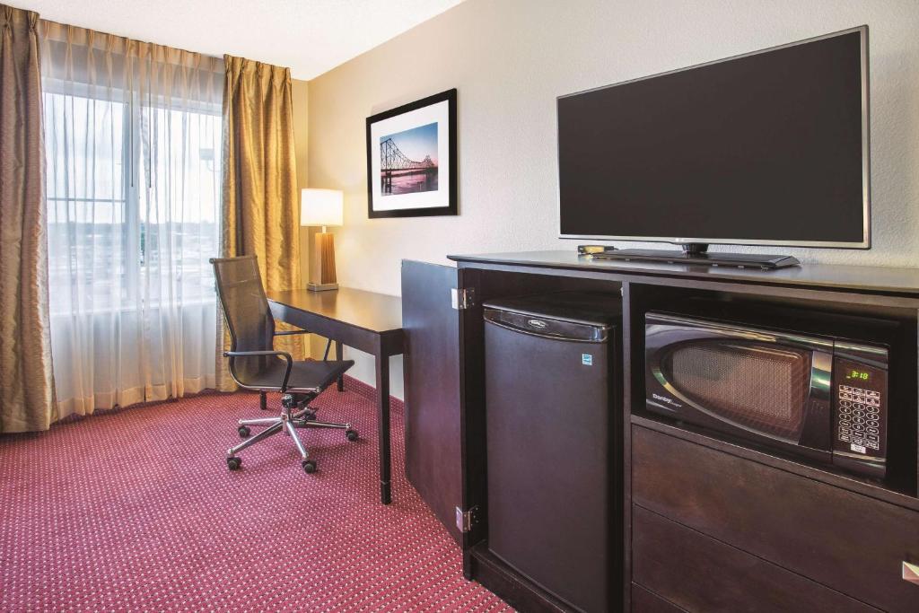 La Quinta by Wyndham O'Fallon, IL - St. Louis - King Room - Mobility Access/Non-Smoking