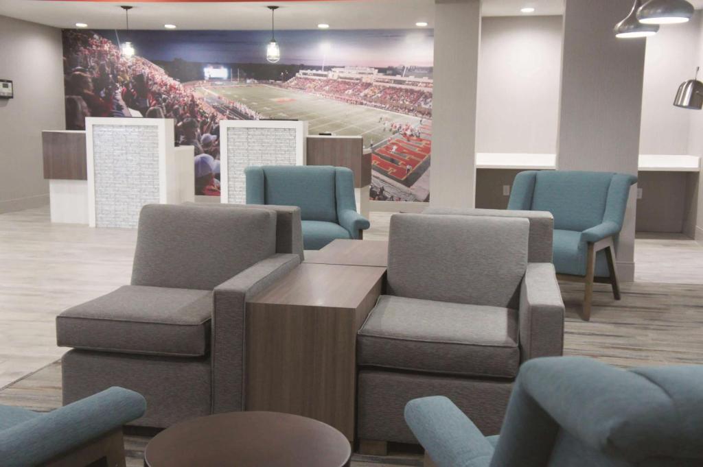 a waiting room at a baseball game with chairs at La Quinta by Wyndham Pittsburg in Pittsburg