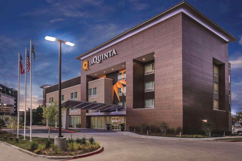a renderización de un hotel jumeirah en La Quinta by Wyndham Dallas - Richardson en Dallas