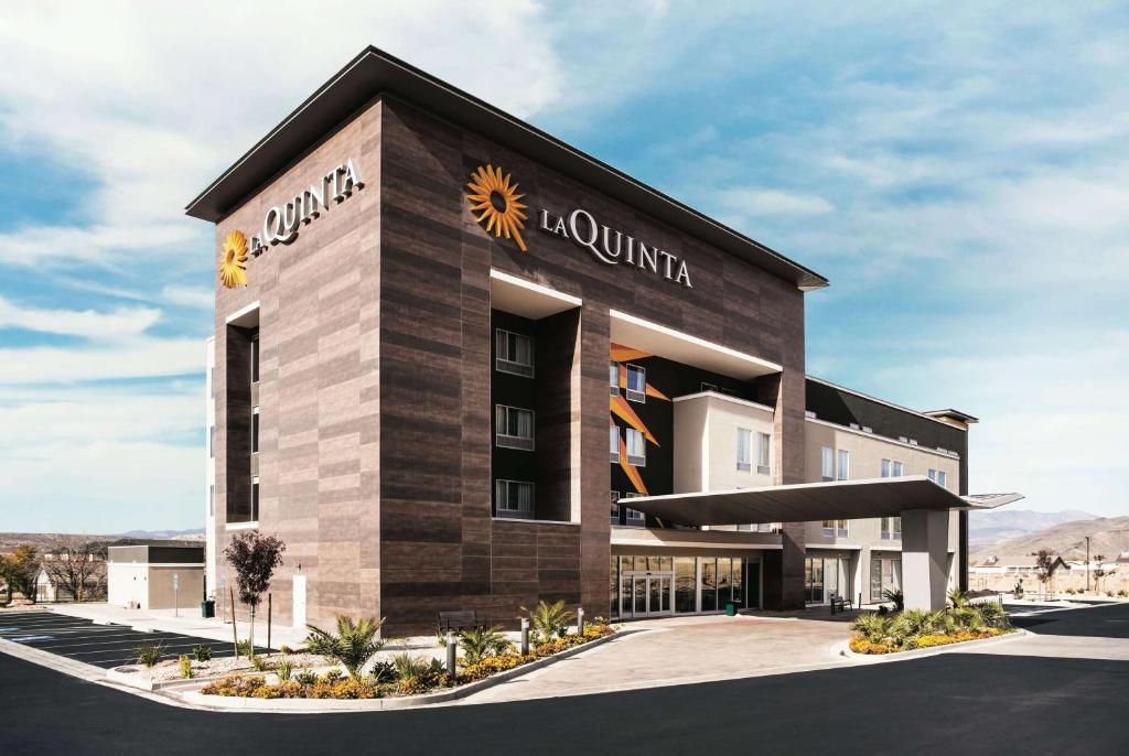 a rendering of the front of a hotel at La Quinta by Wyndham La Verkin - Gateway to Zion in La Verkin