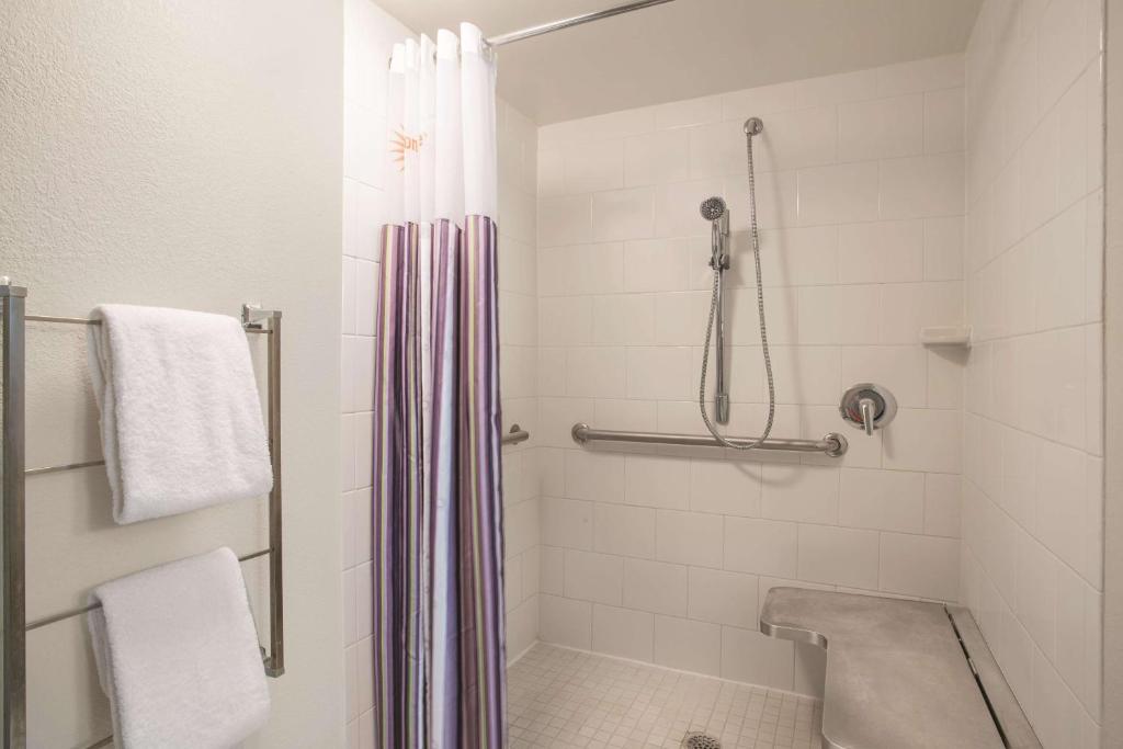 La Quinta by Wyndham Fort Lauderdale Tamarac - Reine Room - Accès Aux Personnes Handicapées
