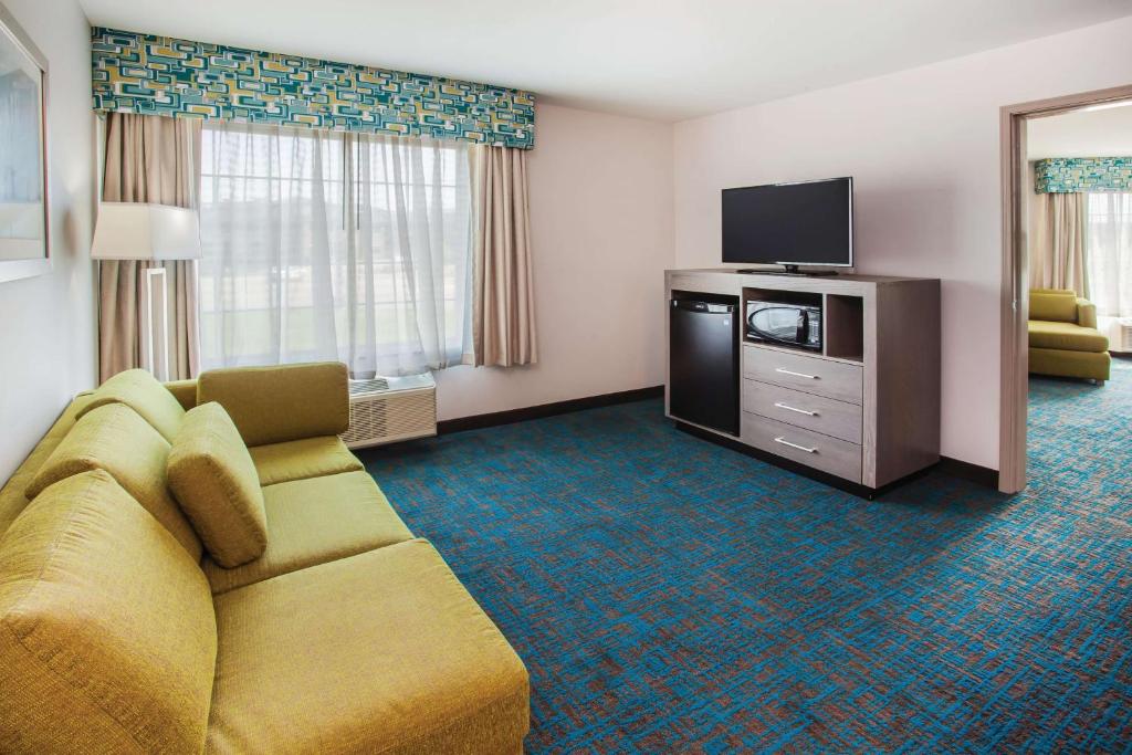 La Quinta Inn & Suites by Wyndham St. Paul-Woodbury