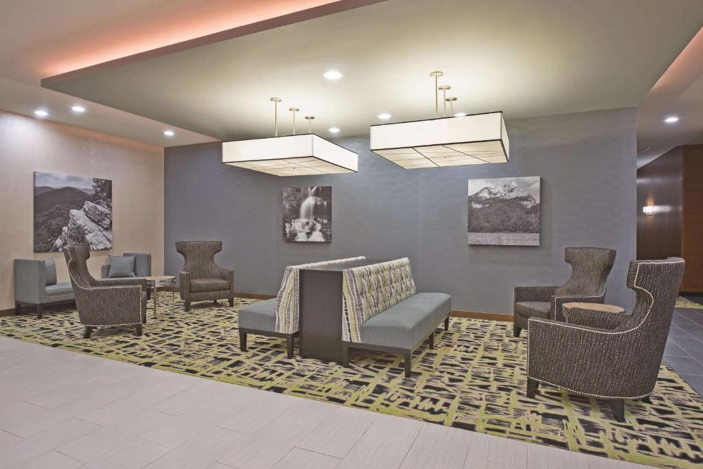 a waiting room with chairs and a table at La Quinta by Wyndham Morgantown in Morgantown