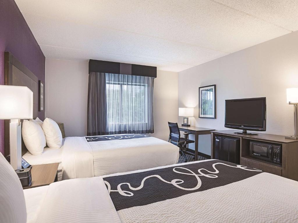 La Quinta by Wyndham Baltimore BWI Airport - Queen Room With Two Queen Beds