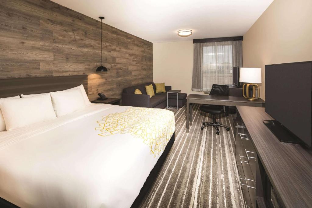 La Quinta Inn & Suites by Wyndham Atlanta South - McDonough - Deluxe King Room Con Movilidad/acceso De Discapacidad Auditiva: No Fumar