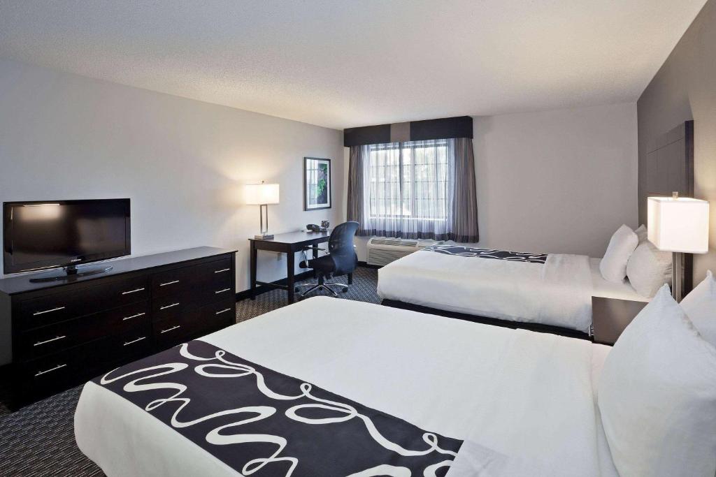La Quinta by Wyndham Charleston Riverview - 