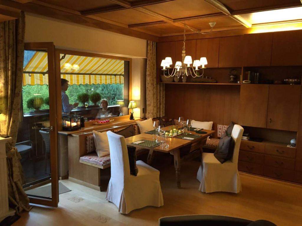 A seating area at Apartment Cristina - Südbalkon mit Bergblick