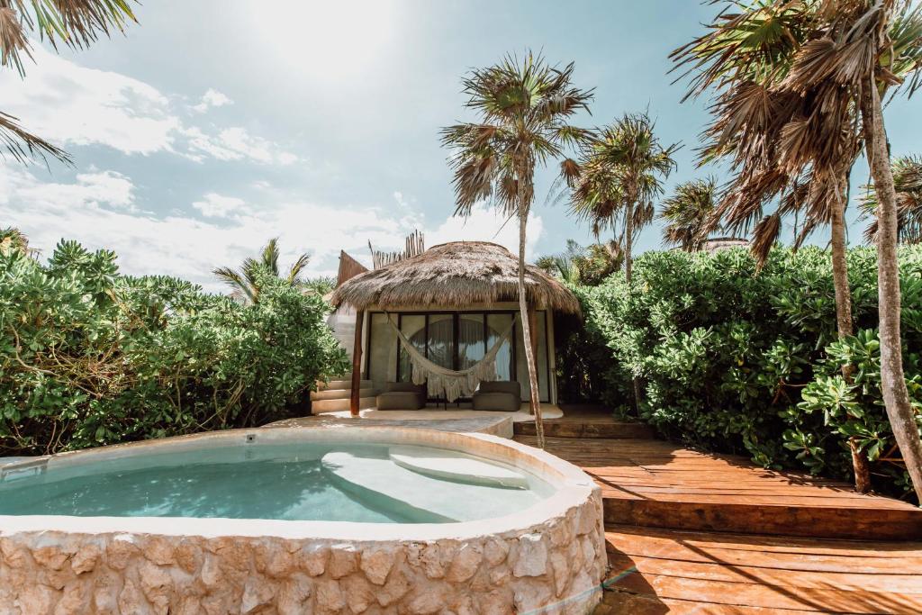 Bazén v ubytování Papaya Playa Project, Tulum, a Member of Design Hotels nebo v jeho okolí