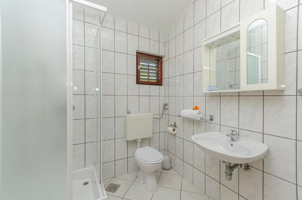 Kúpeľňa v ubytovaní Apartments Sklopina