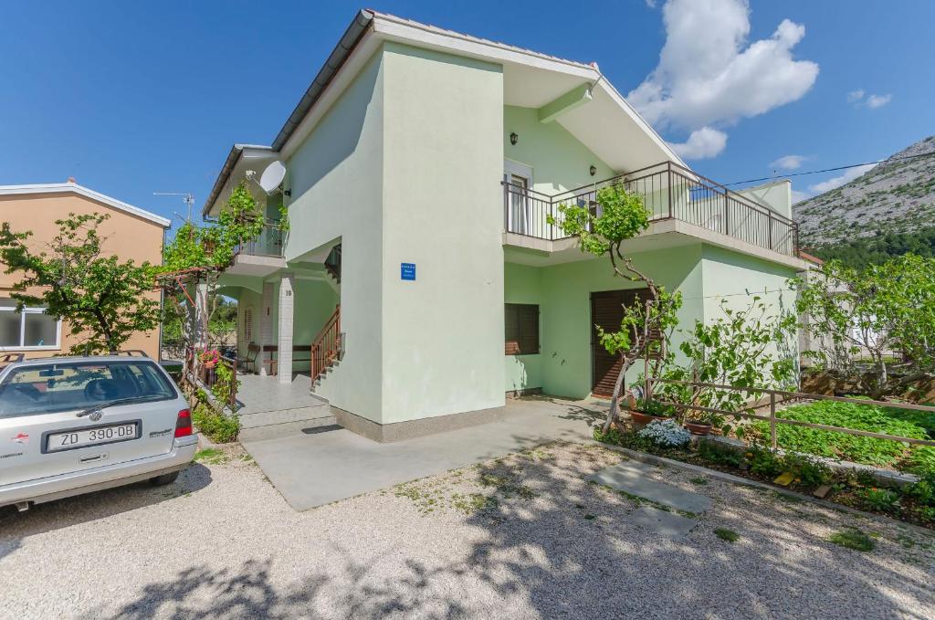 Budova, v ktorej sa apartmán nachádza