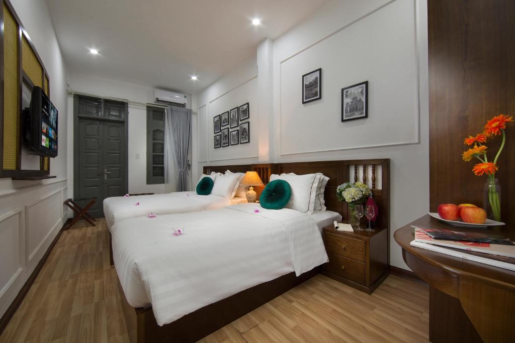 Postel nebo postele na pokoji v ubytování Hanoi Amber Hotel