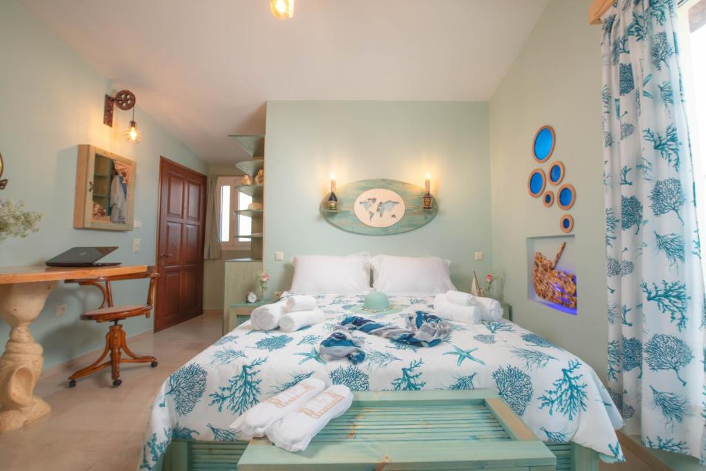Posteľ alebo postele v izbe v ubytovaní Gregos Rooftop Suite City Center w. Sea View