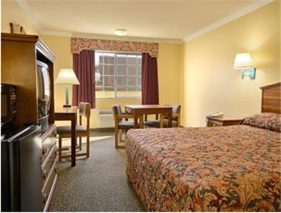 Super 8 by Wyndham Los Angeles Downtown photo