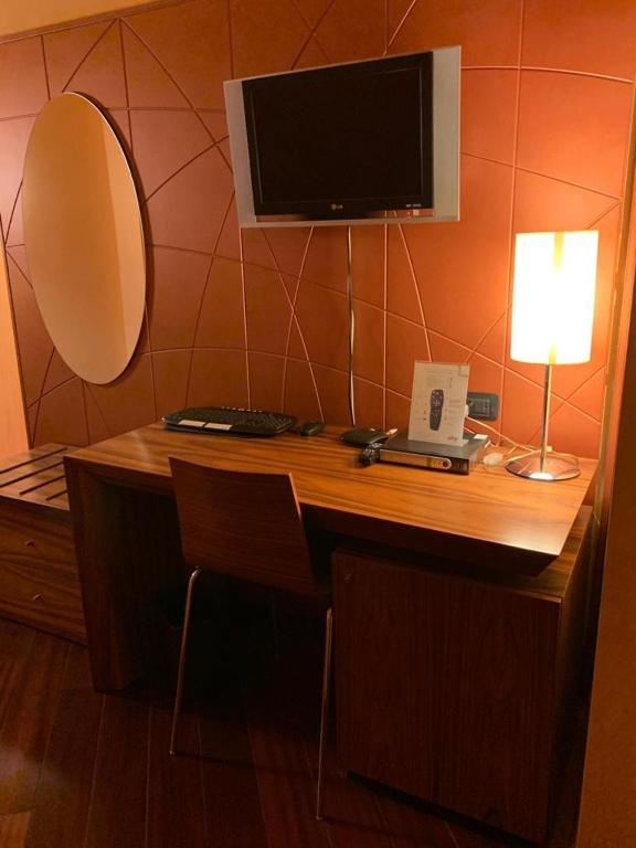 TV a/nebo společenská místnost v ubytování Laghi Room Only