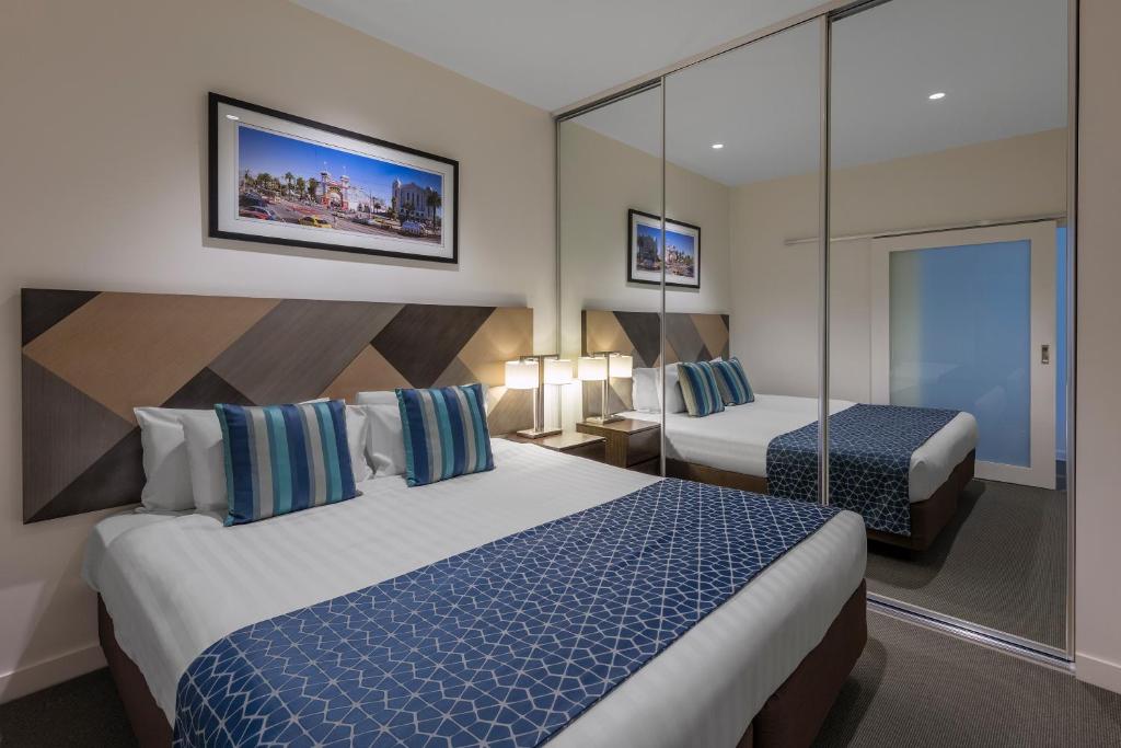 Postel nebo postele na pokoji v ubytování Wyndham Hotel Melbourne