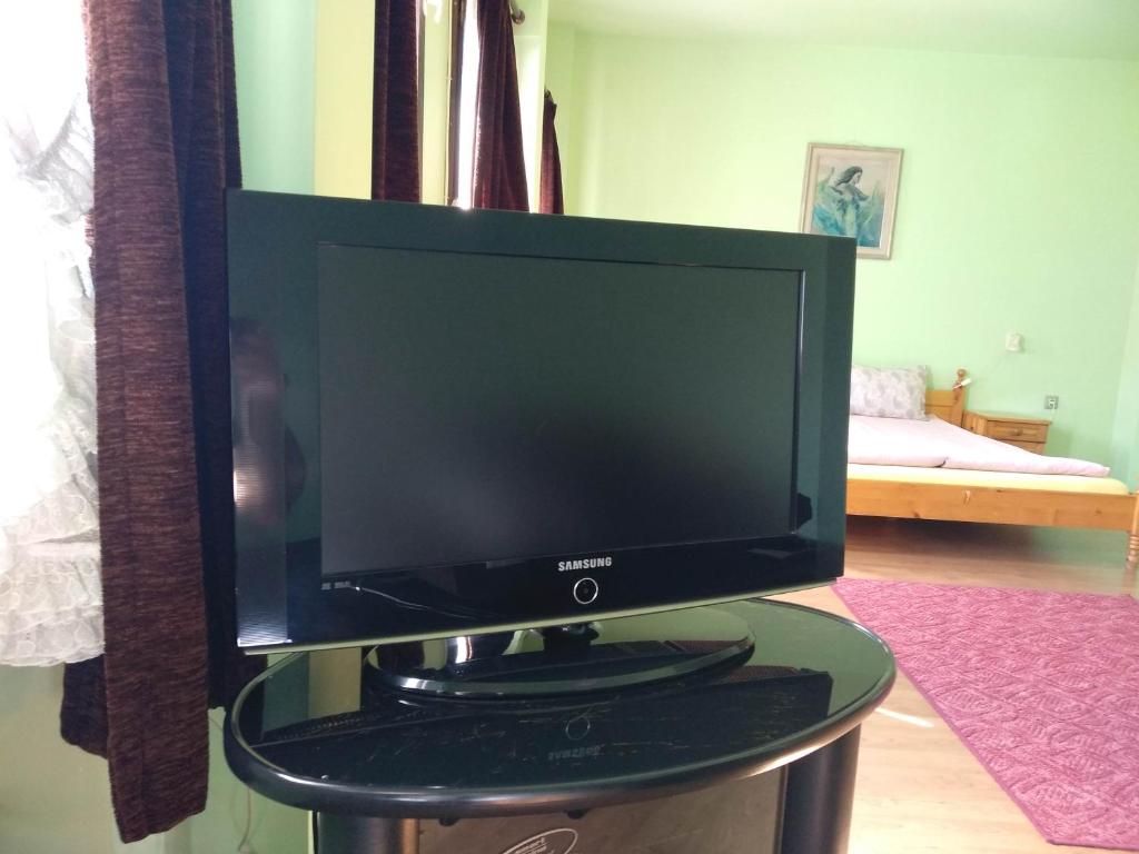 TV a/nebo společenská místnost v ubytování Guest House The House