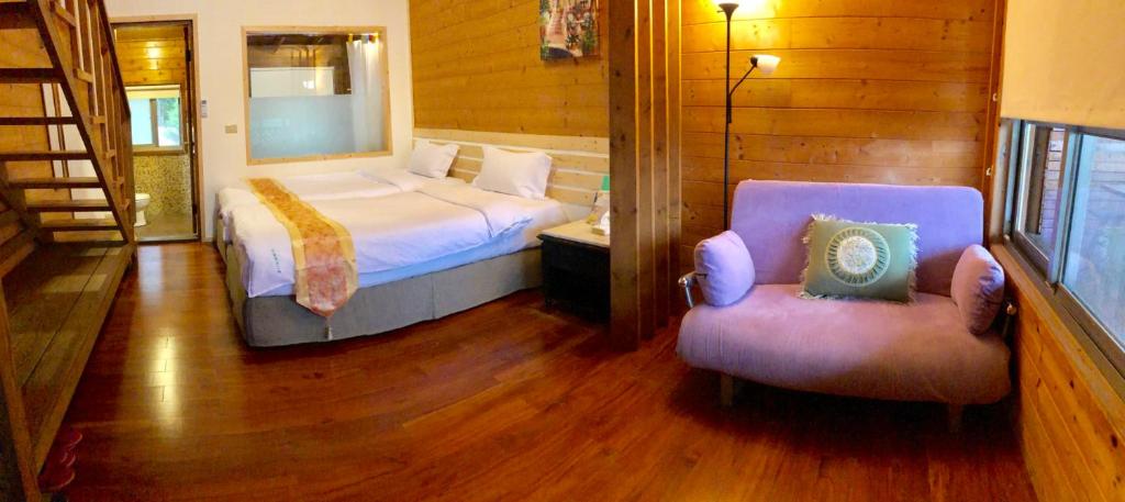 a bedroom with a bed and a couch and a chair at New Life Hot Spring Resort in Yuli