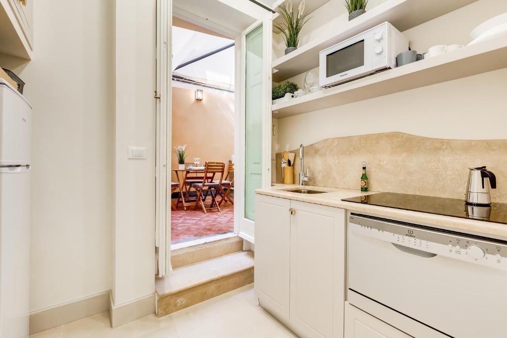 Kuchyňa alebo kuchynka v ubytovaní Trevi Chic House