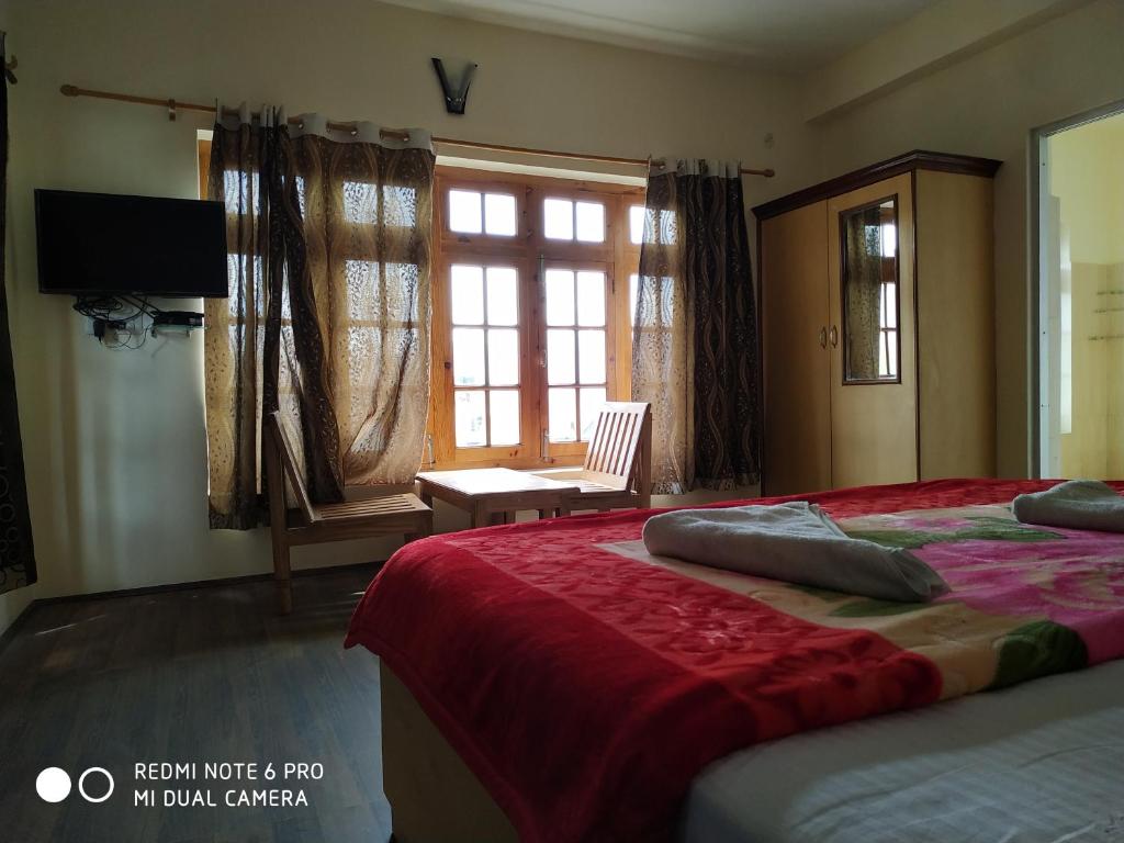 Postel nebo postele na pokoji v ubytování TSASKAN hotel