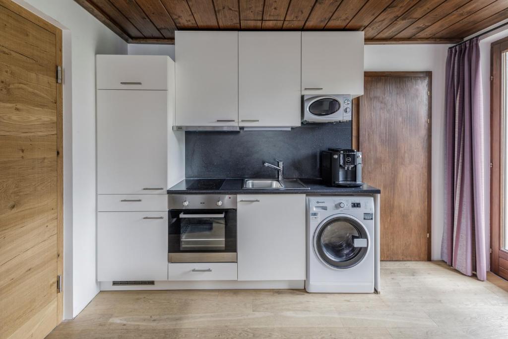 Kuchyň nebo kuchyňský kout v ubytování Hotel Daneu