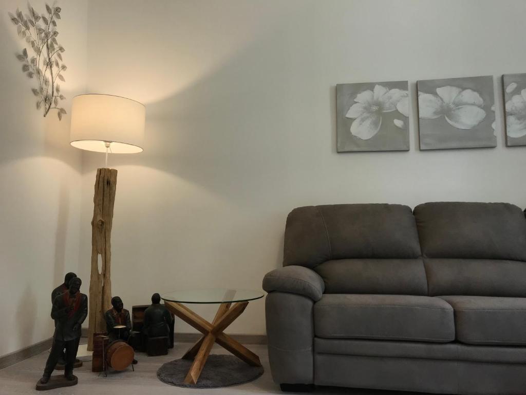 Зона вітальні в Lovely Apt Really Downtown - FREE PRIVATE PARKING INCLUDED! -
