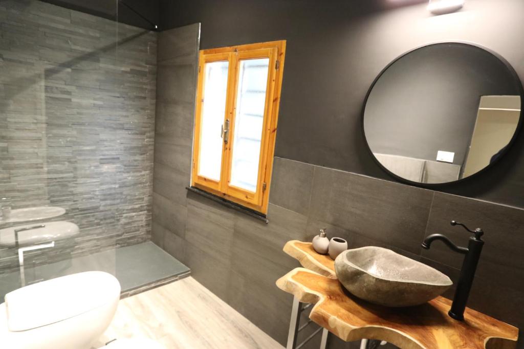 Ванна кімната в Lovely Apt Really Downtown - FREE PRIVATE PARKING INCLUDED! -