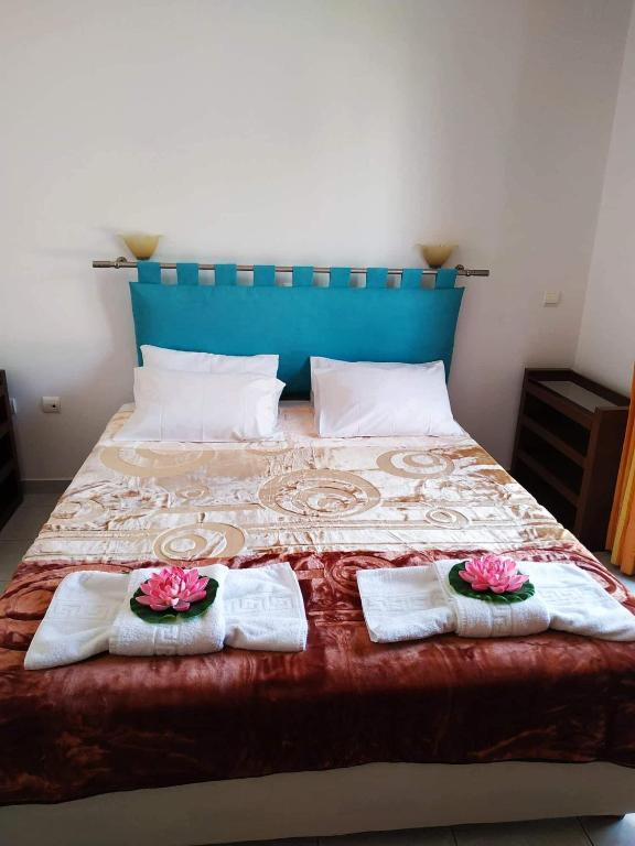 Łóżko lub łóżka w pokoju w obiekcie Ekaterini Apartments