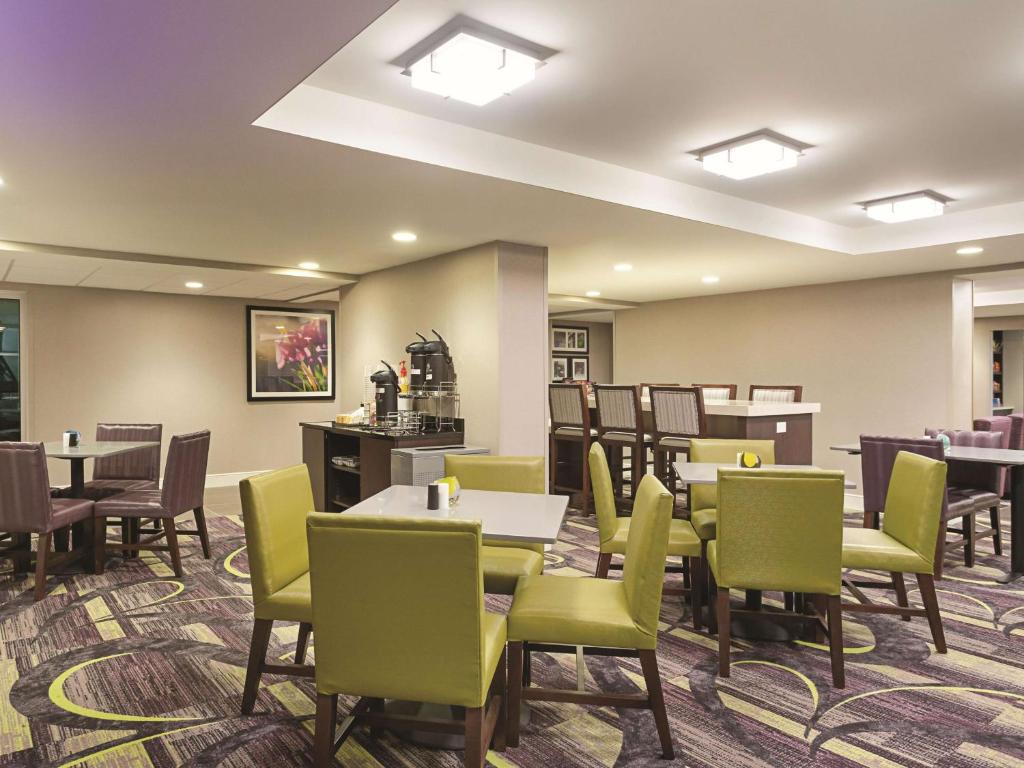 La Quinta by Wyndham Baltimore BWI Airport photo