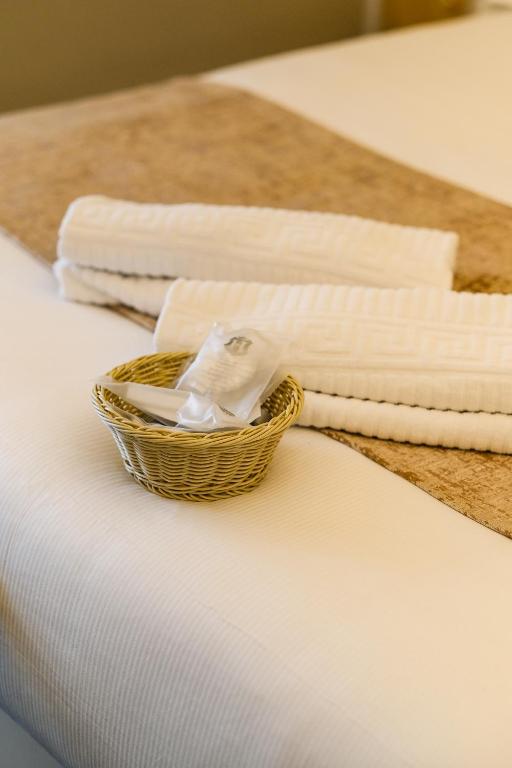 a basket of white napkins sitting on a table at B&B Kingsman in Florence