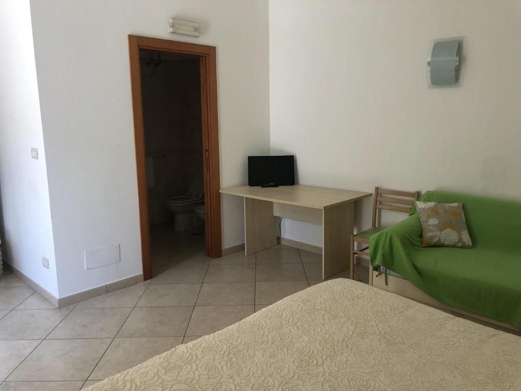 Televízia a/alebo spoločenská miestnosť v ubytovaní B&B RESORT SIGNORILE