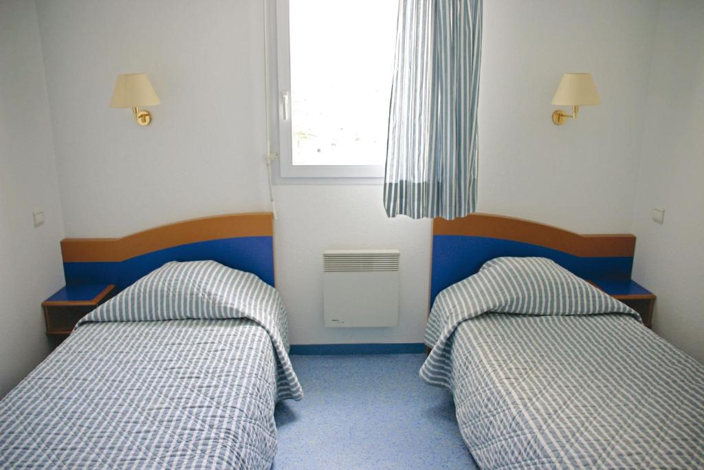 Postel nebo postele na pokoji v ubytování Hôtel & Résidence Vacances Bleues Orhoïtza