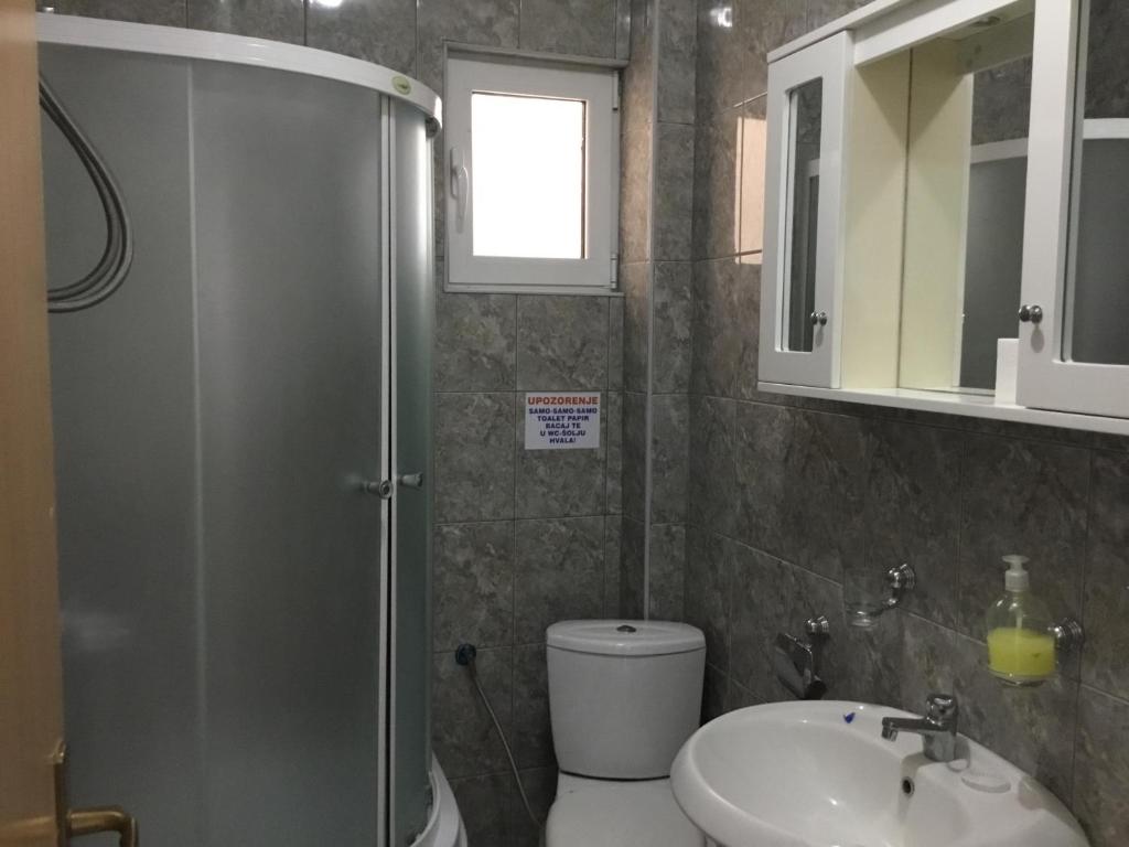 Koupelna v ubytování DK Apartmani