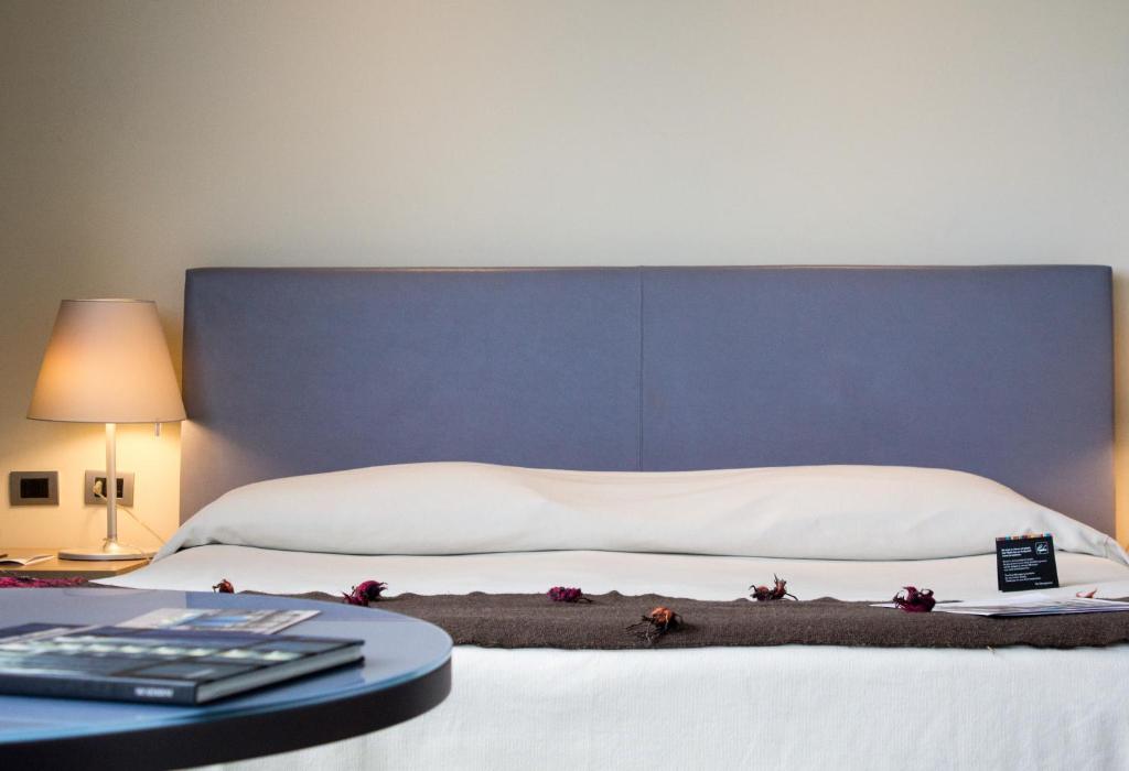 Postel nebo postele na pokoji v ubytování UNA HOTELS T Hotel Cagliari