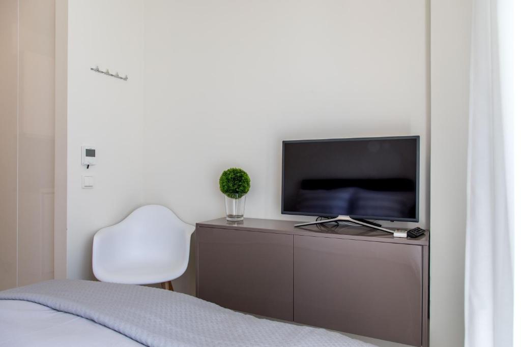 Televízia a/alebo spoločenská miestnosť v ubytovaní The Modern Suite
