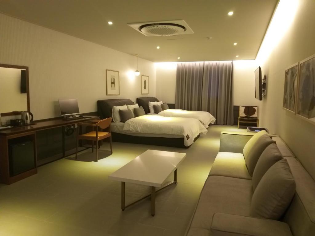 Postel nebo postele na pokoji v ubytování Brown Dot Hotel Gyeongju