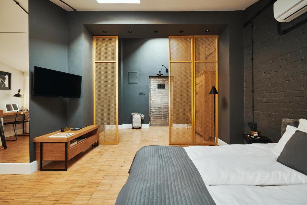 Televízia a/alebo spoločenská miestnosť v ubytovaní ARTHOTEL STALOWA 52