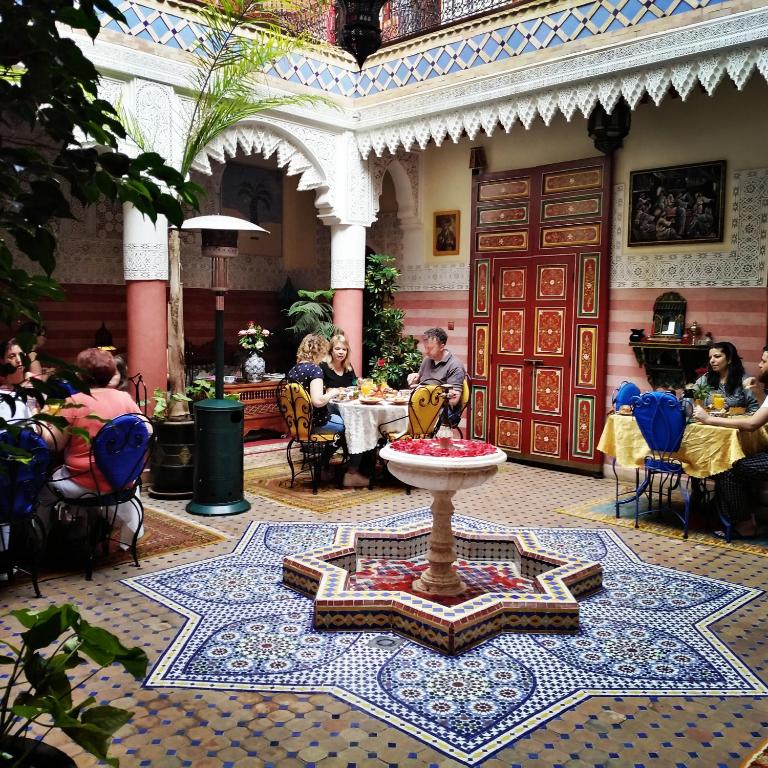 Restaurace v ubytování Riad bleu du Sud