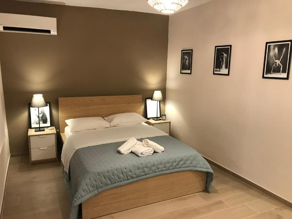 Postel nebo postele na pokoji v ubytování Cozy Studio Preveza Marina