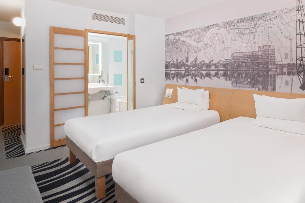 Novotel London Excel - Standard Double Room With Two Single Beds
