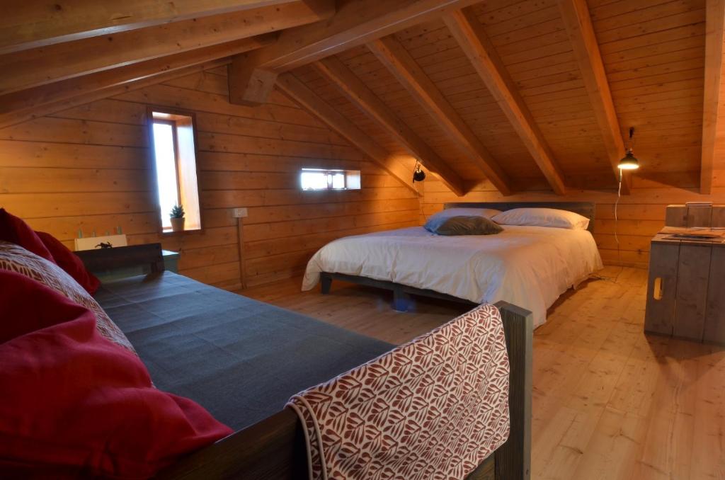 Postel nebo postele na pokoji v ubytování Rifugio Il Ginepro dell'Etna