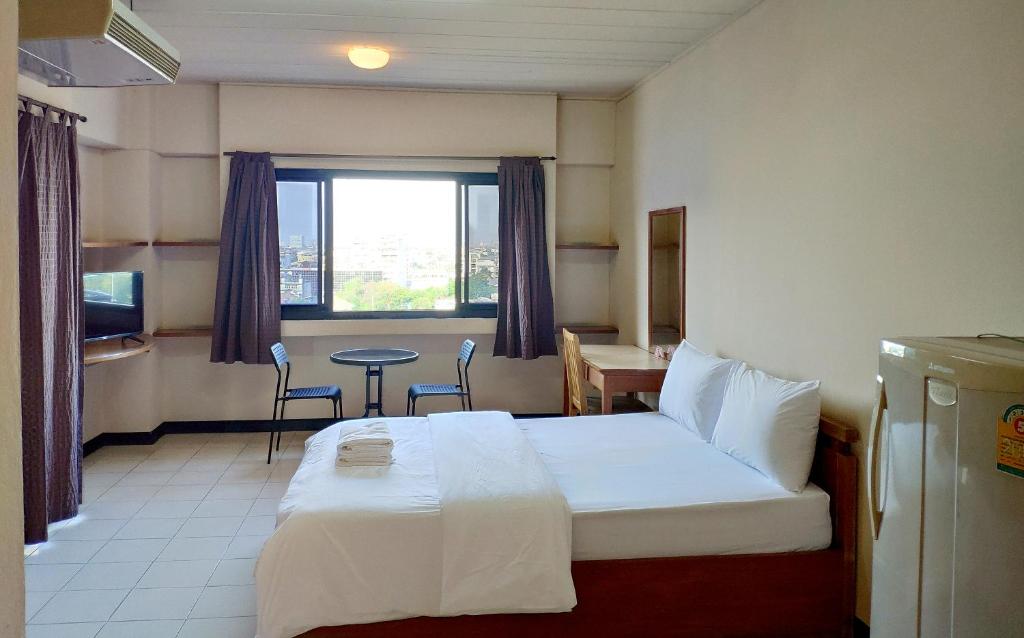 Grand Residence Ngamwongwan 19 - Apartamento Con Balcón