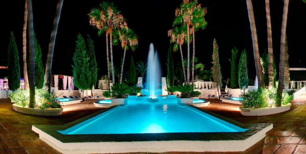 The swimming pool at or close to Hotel Suites Albayzin Del Mar