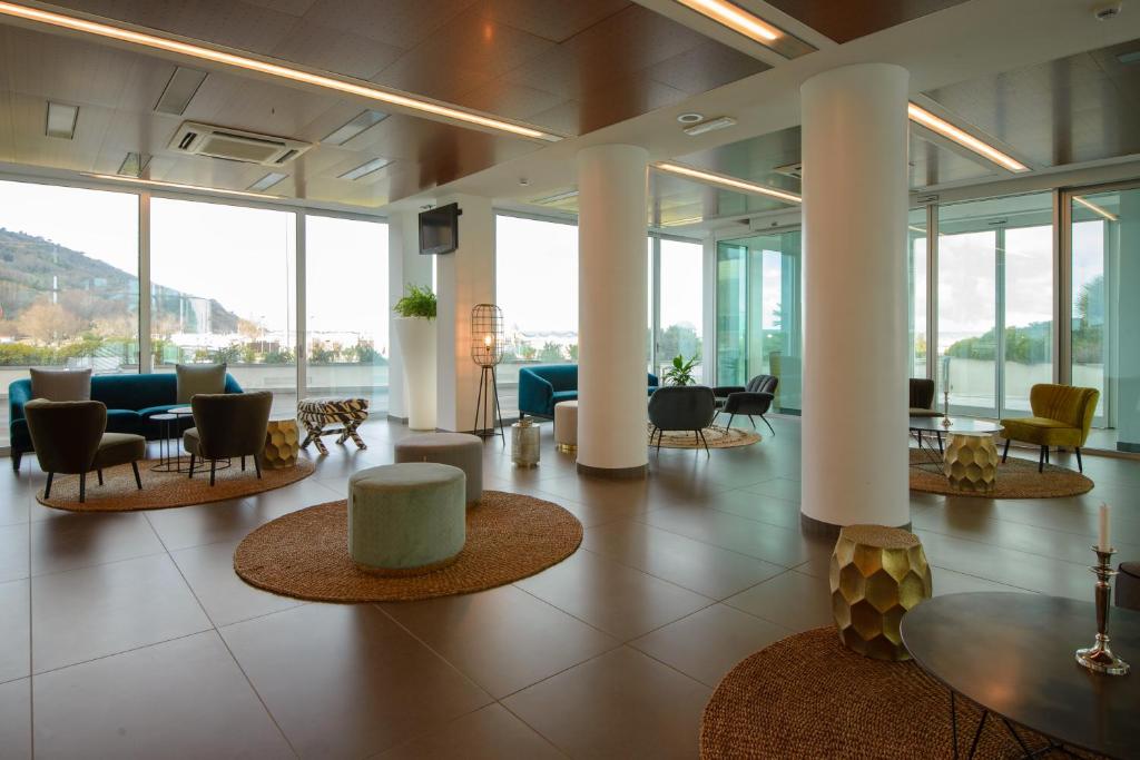 Nespecifikovaný výhled na hory nebo výhled na hory při pohledu z hotelu