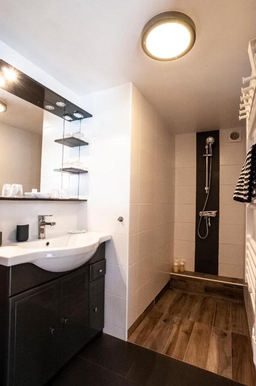 a bathroom with a sink and a shower at Les Yeux Bleus Bed &amp; Breakfast in Noirmoutier-en-l&#39;lle