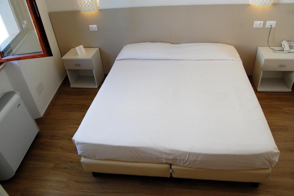 Postel nebo postele na pokoji v ubytování Hotel Nettuno